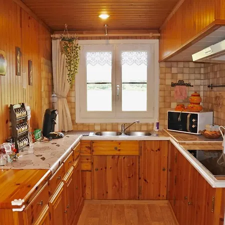 Charming Holiday Chalet Located In A Private Estate With Fenced Garden *