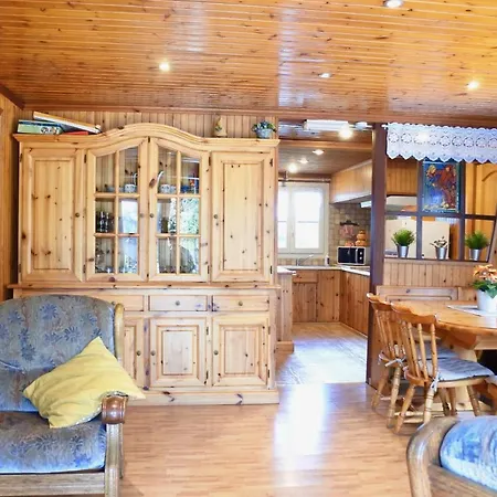Charming Holiday Chalet Located In A Private Estate With Fenced Garden شاليه *
