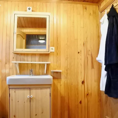 Charming Holiday Chalet Located In A Private Estate With Fenced Garden Ан-сюр-Лес